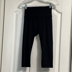 LULULEMON black high waisted capri leggings women’s size 4